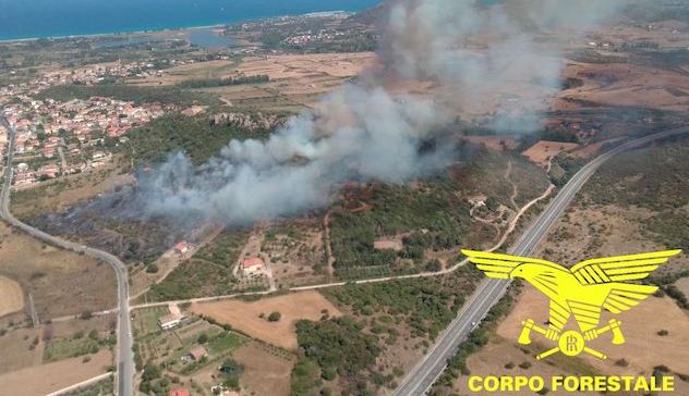 Oggi 14 incendi in Sardegna, Canadair in azione a Posada