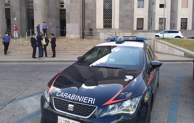 In manette il responsabile del lancio della bottiglia incendiaria al Tribunale di Cagliari
