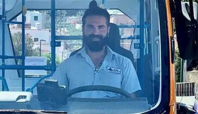 Bus precipitato a Capri, compagna dell’autista morto perde il figlio
