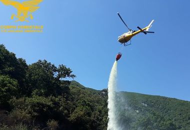 Incendi a Orroli e San Basilio: in azione due elicotteri del Corpo Forestale