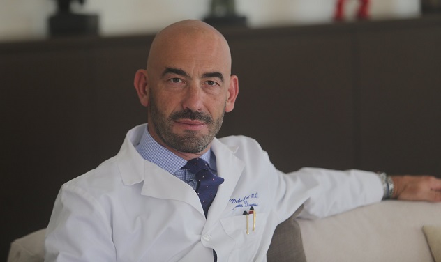 No vax insegue e minaccia l'infettivologo Bassetti, denunciato