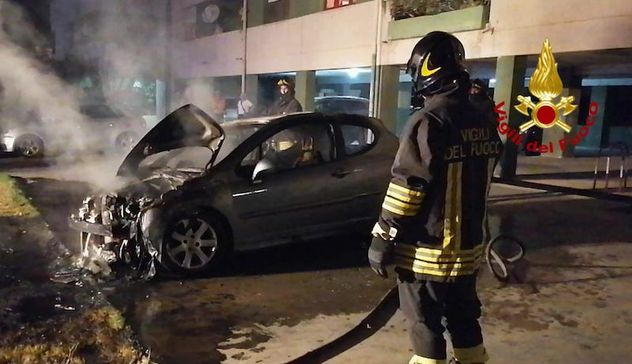 A fuoco due auto nella notte a Maracalagonis e Su Planu