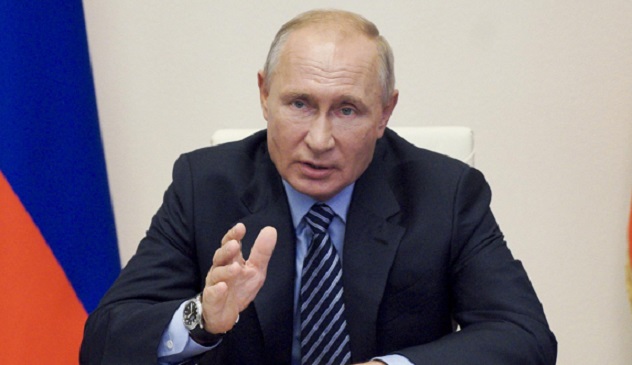 Contagi nell'entourage di Putin: il presidente russo va in autoisolamento