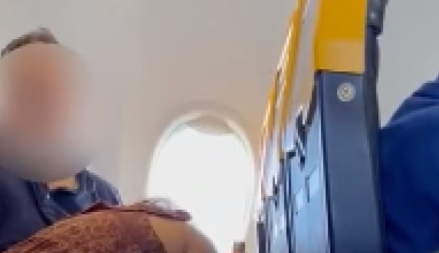 Sesso su volo Ryanair. Video scandalo diventato virale 