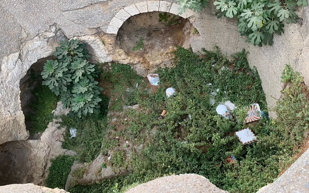 Cagliari. Rifiuti nella Necropoli romana di Nostra Signora di Bonaria: la denuncia di Polastri
