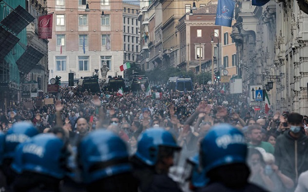 Guerriglia a Roma dopo il corteo No pass. FN: 