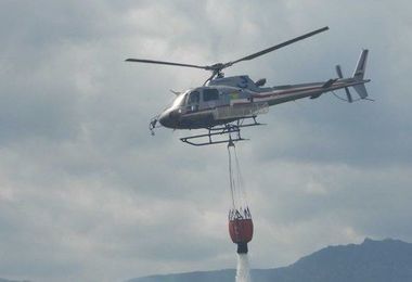 Fiamme in due diverse aree di Bortigali: in volo quattro elicotteri