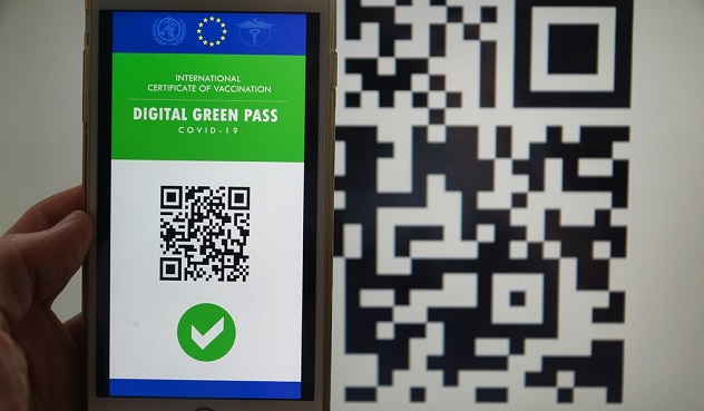 Green pass: Draghi firma il Dpcm per controlli e app