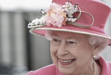 Gran Bretagna: ultimo gossip sulla regina, i medici le vietano i Martini