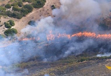 Incendi in Sardegna: elicotteri intervenuti a Villanova Monteleone e Suni
