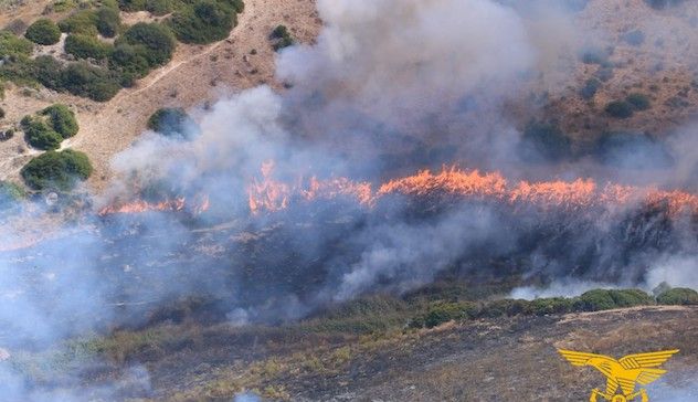 Incendi in Sardegna: elicotteri intervenuti a Villanova Monteleone e Suni