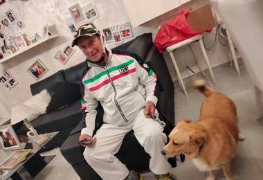 Cagliari. Dormiva in un’auto, al freddo, con il suo cane: scatta la solidarietà per Antonio e Buc