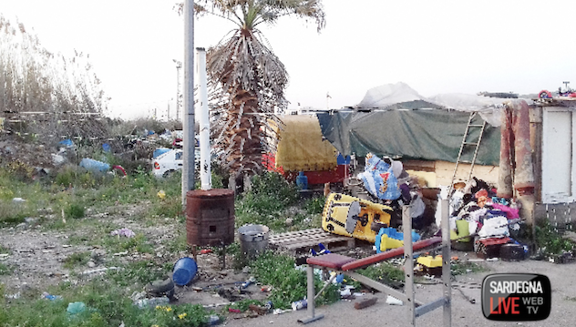 Cagliari. Fuoco in discariche abusive vicine a campo rom: 9 a processo 