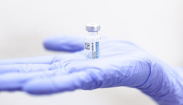 Covid: Test sull’efficacia del vaccino J&J contro Omicron  