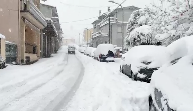 Maltempo: nevica nel Nuorese, la strada statale bloccata 