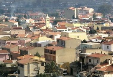 Contagi Covid in aumento, Capoterra corre ai ripari: chiuse scuole e biblioteche, stop ai mercati