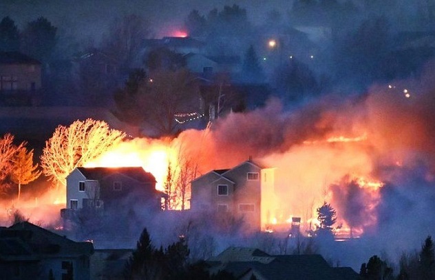 Terribile incendio in Colorado: centinaia di case di strutte e migliaia di evacuazioni