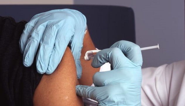 Pfizer annuncia: il vaccino anti-omicron sarà pronto a marzo