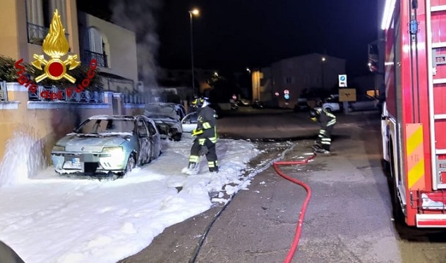Olbia. Due auto in fiamme: Vigili del Fuoco intervengono in piena notte