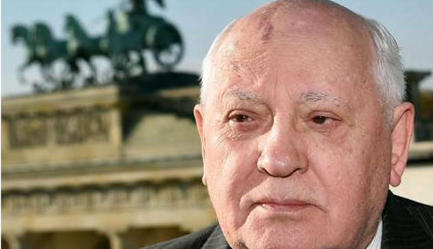 Ucraina, Gorbaciov: “Fate di tutto per fermare Putin”, intanto la Russia censura alcune testate giornalistiche