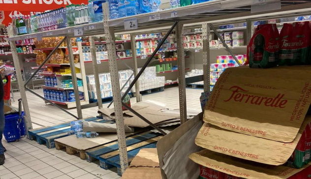 In Sardegna paura di restare senza scorte, assalto ai supermercati