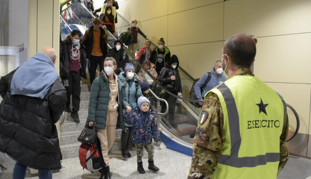 Ucraina, arrivato a Cagliari un volo militare con 45 profughi 