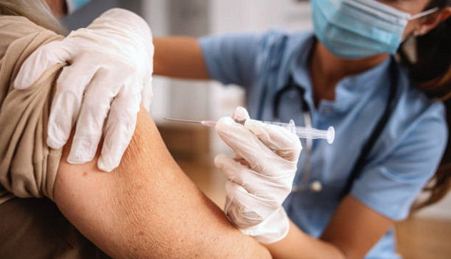  Vaccino, Gimbe: “Quarta dose un vero flop, somministrata solo al 13% degli immunodepressi e al 2,8% dei fragili 
