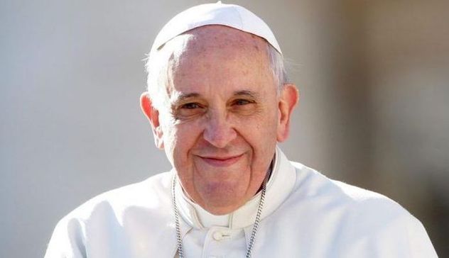 Papa Francesco non può camminare. “Devo obbedire al medico”