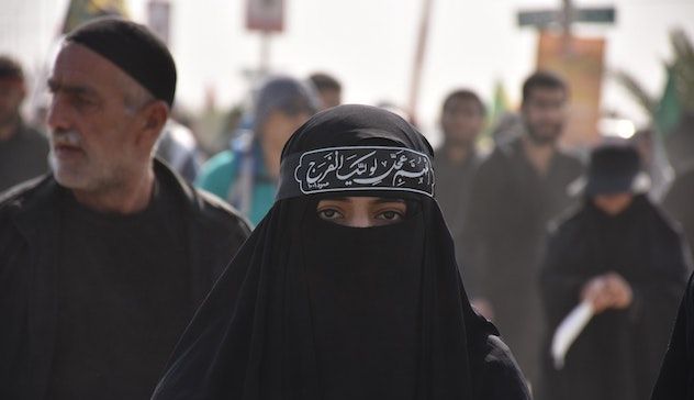 Afghanistan, i talebani impongono il burqa in pubblico alle donne