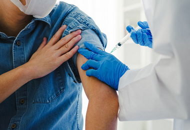 Vaccini, Palù: “Sulla quarta dose per tutti valuteremo a settembre” 