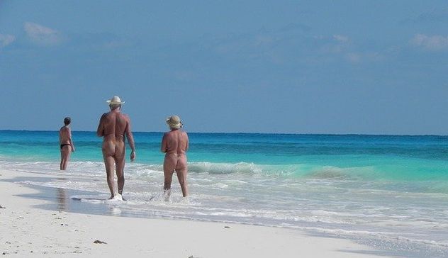 Nudi in spiaggia: dopo “Piscinas” e “Porto Ferro” arriva l’ufficialità per “Is Benas”