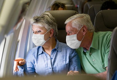 Dal 16 maggio stop all'obbligo di mascherina sugli aerei in Ue