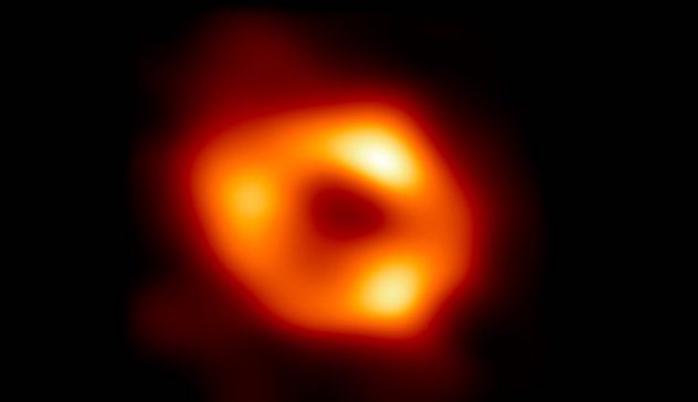 Fotografato il buco nero al centro della Via Lattea, è la prova che esiste