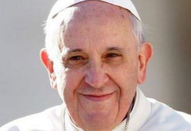 Papa Francesco: “La santità non è nei gesti eroici, ma nell’amore quotidiano verso il prossimo