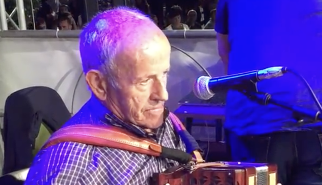 Ollolai dice addio a tziu Berto Moro, storico suonare di organetto del paese