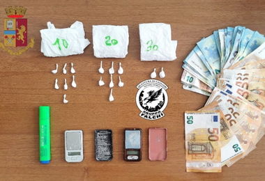 Cagliari. Nascondeva la droga all’interno di una plafoniera, arrestato 24enne per spaccio