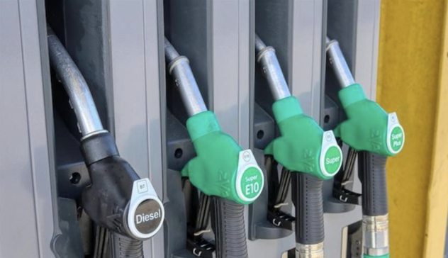 Cresce ancora il prezzo della benzina: self a 2,018 euro al litro