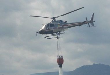 Incendi a Solarussa e Nuoro, elicotteri in volo