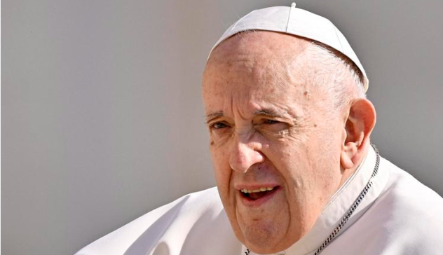 Vaticano: “Proporre ai fidanzati la castità prematrimoniale, anche alle coppie conviventi”
