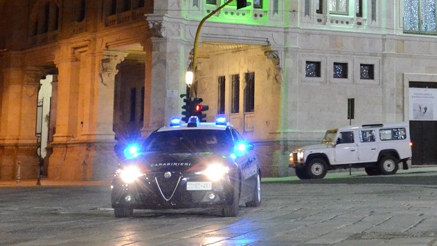 Cagliari. Sorpassano carabinieri con semaforo rosso e moto rubata: poi fuggono in contromano