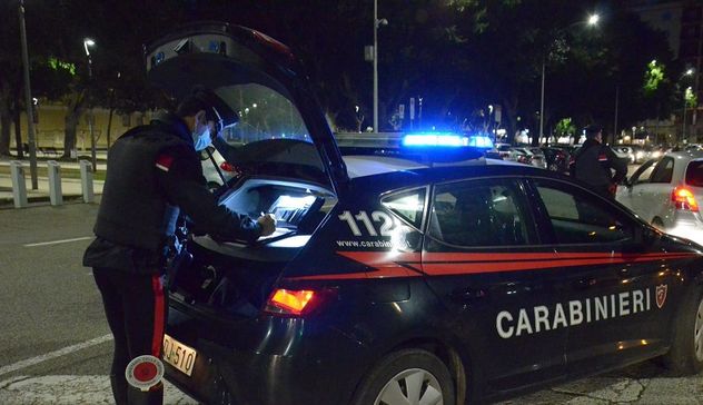 Colpi di machete a Cagliari, la fidanzata dell'aggressore consegna l'arma