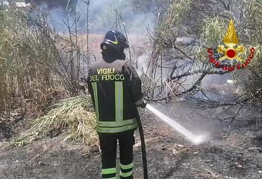 Incendi nel cagliaritano: a fuoco sterpaglie e vegetazione