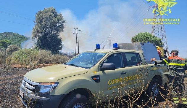 Giornata da 24 incendi in Sardegna: 9 gli interventi aerei del Corpo forestale
