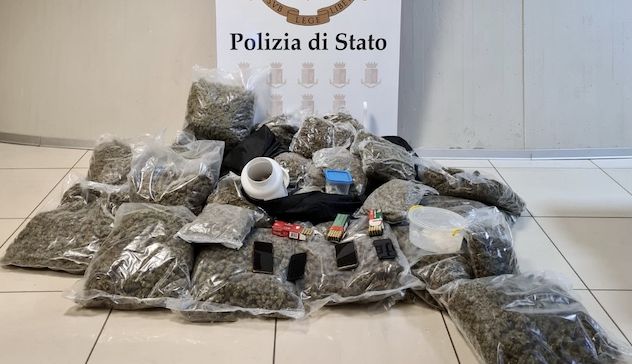 Deposito di droga in un garage a Sassari, la Polizia sequestra 43 chili di stupefacenti