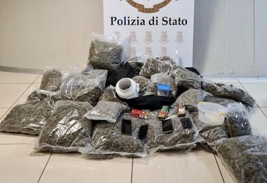 Deposito di droga in un garage a Sassari, la Polizia sequestra 43 chili di stupefacenti