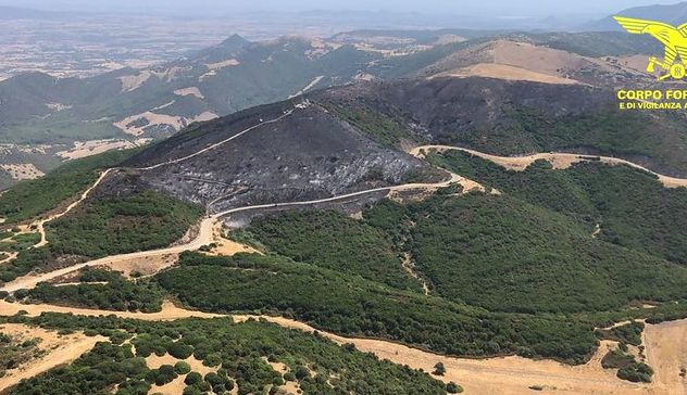Sono 14 gli incendi divampati oggi in Sardegna: fiamme a Macomer e La Maddalena