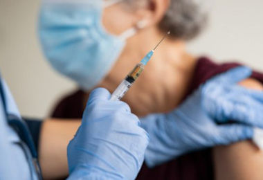 Quarta dose agli over 60, partite le vaccinazioni in Sardegna