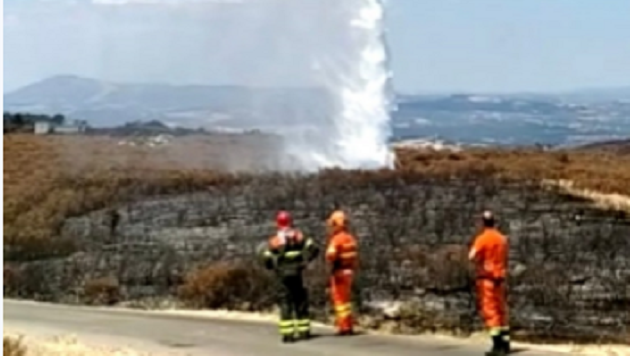 Venti incendi oggi in Sardegna. Vasto rogo a Borore: tre Canadair e un Super Puma