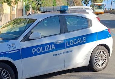 Cagliari. Frasi sui social contro polizia locale: denunciato 41enne 