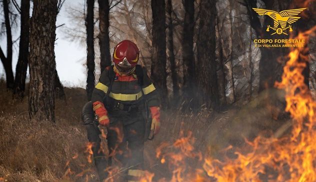 Domenica di fuoco: incendi a San Nicolò d'Arcidano, Galtellì, Maracalagonis, Serrenti e Olbia